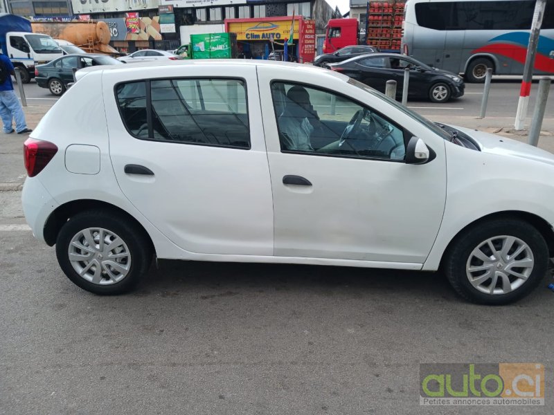 Photo 2 AUTO.CI : Renault Sandero 2.0L 