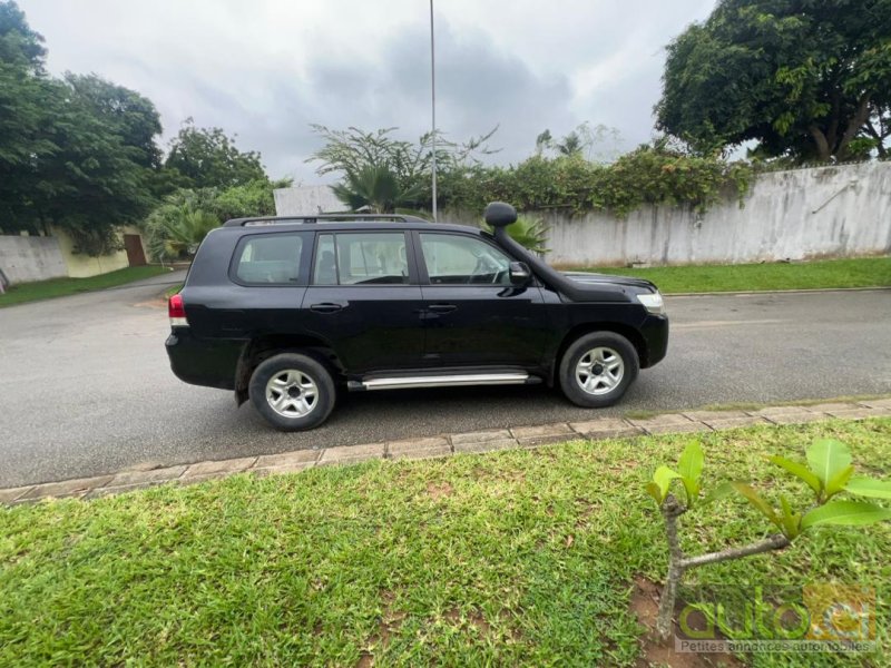 Photo 3 AUTO.CI : Toyota Land Cruiser 3.0L moteur V8 modèle GX-