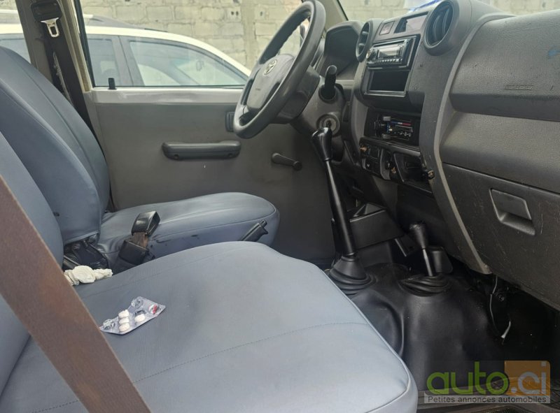 Photo 4 AUTO.CI : Toyota Land Cruiser Station Wagon V6 LC