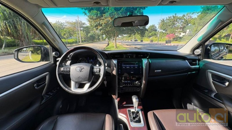 Photo 4 AUTO.CI : Toyota Fortuner  1.6 moteur 4 cylindre