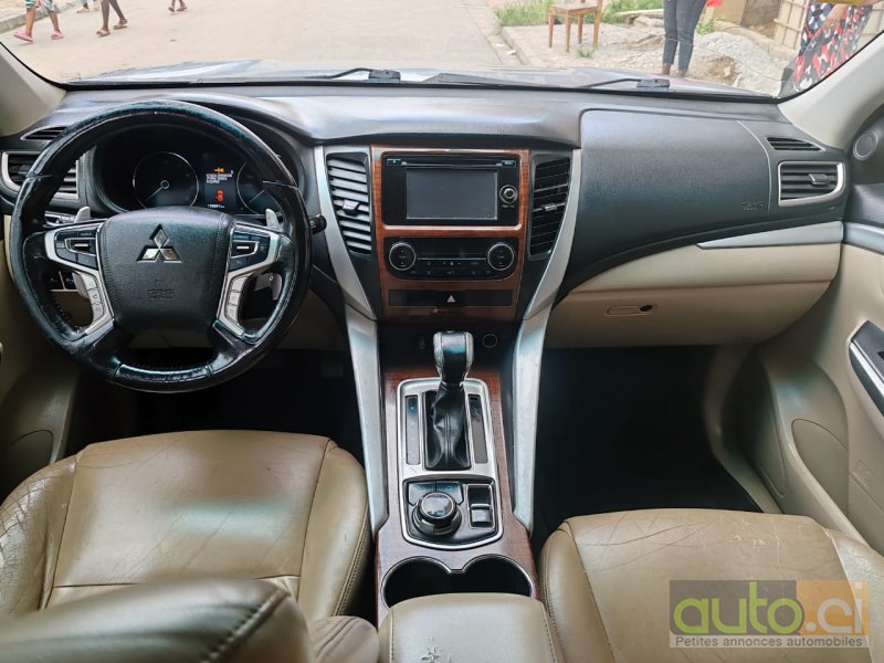 Photo 6 AUTO.CI : Mitsubishi Montero 3.0L moteur V6
