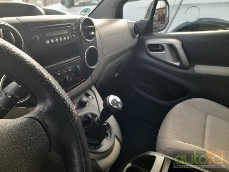 Photo 6 AUTO.CI : Peugeot Partner 1.6 moteur