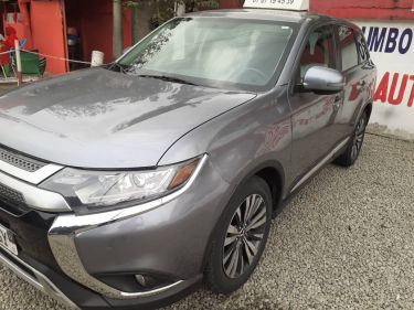 Annonce AUTO.CI : Mitsubishi Outlander MIVEC 4cylindres 7places 