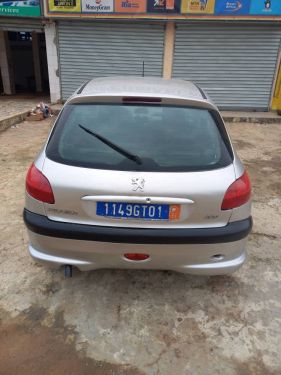Annonce AUTO.CI : Peugeot 206 Français