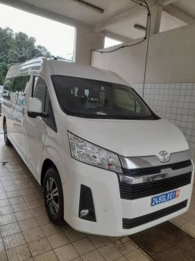 Annonce AUTO.CI : Toyota HI ACE VIP DE 15 PLACES