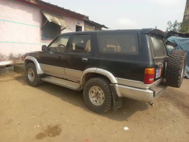 Annonce AUTO.CI : Toyota HI LUX 2.0L modèle surf