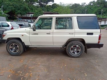 Annonce AUTO.CI : Toyota Land Cruiser TOYOTA LAND CRUISER J70 a
