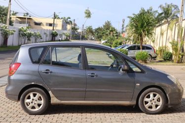 Annonce AUTO.CI : Toyota Corolla Verso 2003 