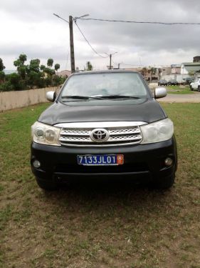 Annonce AUTO.CI : Toyota Fortuner  7places moteur 4cylindres
