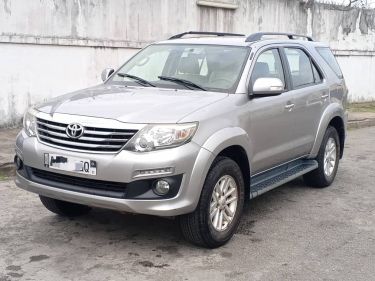 Annonce AUTO.CI : Toyota Fortuner  Moteur 4cylindres 