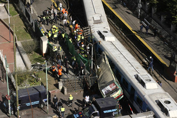 Argentine: 11 morts et au moins 228 blessés dans la collision entre un autobus et deux trains