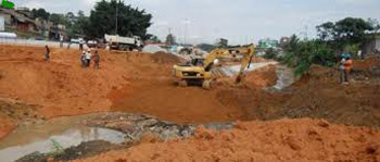Passerelle Williamsville-Adjamé, route 7ème et 8ème tranche à Cocody, …Routes d’Abidjan : ces projets hors délai