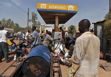 Mali - Embargo: affluence aux stations essence par crainte de pénurie