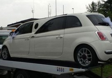 Insolite : un mariage en Fiat 500 Limousine ?