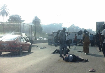 Autoroute du Nord: un gbaka se renverse, 1 mort et plusieurs blessés