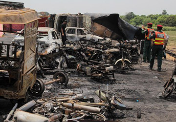 Pakistan: au moins 120 morts dans l'explosion d'un camion-citerne