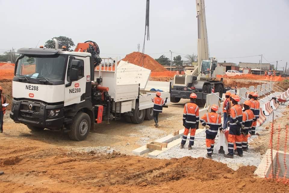 Métro d'Abidjan / Le 1er mur VSoL du projet sort de terre à Abobo, Anonkoi Kouté au PK 23